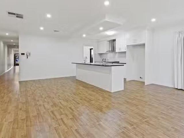 Cozy 6 Willis Place, Delahey, VIC 3037