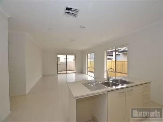 Charming 6 Torrens Terrace, Sandhurst, VIC 3977