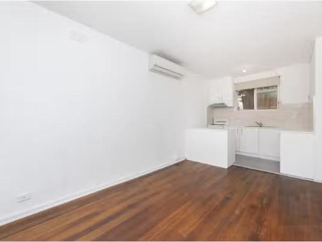 Nice 7/57 Kingsville Street, Kingsville Apartment for rent Li.