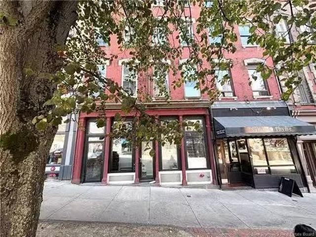 Nice 76 King St, Saint John, NB, E2L 1G4 commercial for leas.