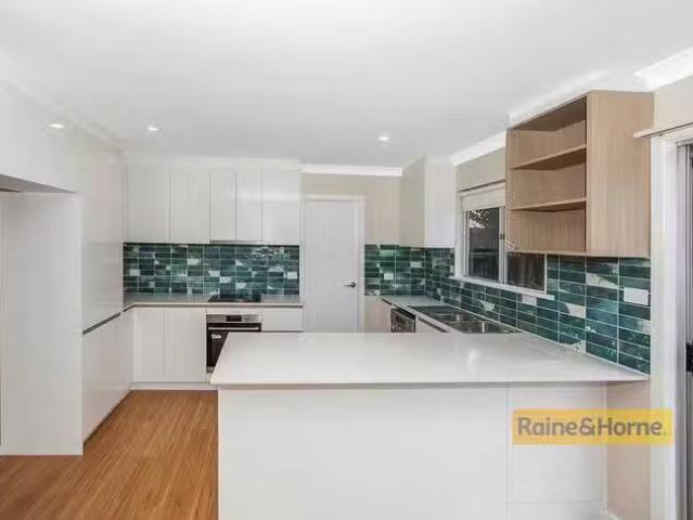 Unique 77 Hobart Avenue, Umina Beach, NSW 2257