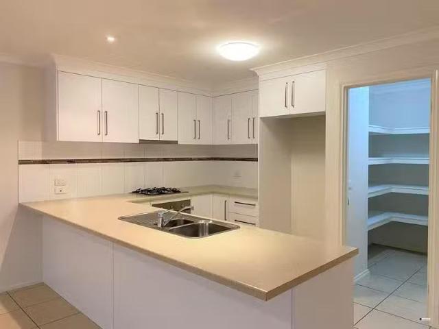 Nice 79 Oxford Drive, Thurgoona House for rent Listed by Prop.