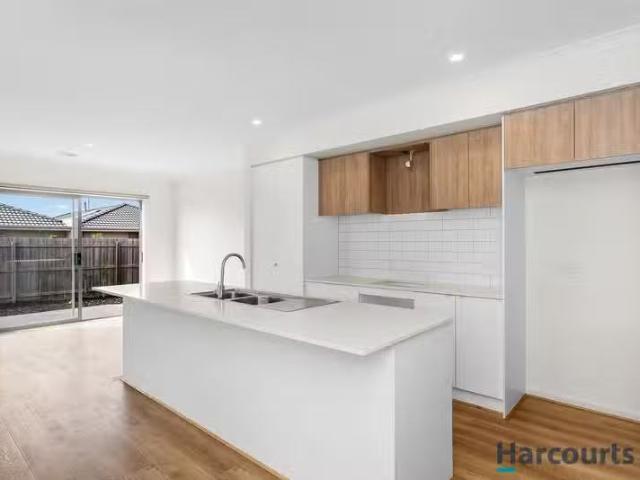 Deal! 70 Clearwood Drive, TRUGANINA, VIC 3029 House for Rent
