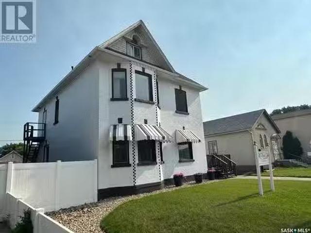 Rental! 70 Stadacona Street W, Moose Jaw, SK, S6H 1Z1 commer.
