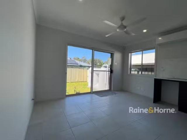 Unique 70A Glenn St, UMINA BEACH House for rent Listed by Jes.