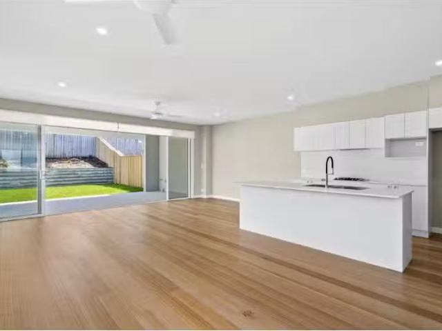 Cozy 70b Point Street, Bulli Townhouse for rent Listed by Mel.