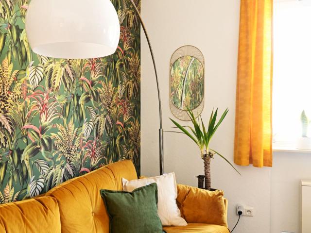 Cozy 70s style apartment in our brick house with green courtyard and good connections to Frankfurt