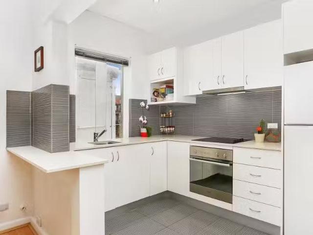 Charming 7/109 Ramsgate Avenue, Bondi Beach Apartment for rent.