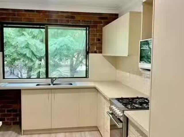 Unique 7/132 Sir Fred Schonell Drive, St Lucia, QLD 4067