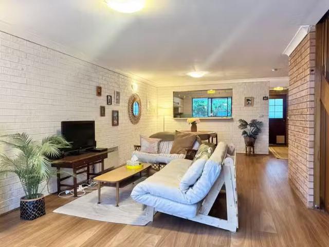 Unique 7/14 High View Avenue, SURF BEACH, NSW 2536 Townhouse.