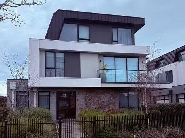 Charming 7/19 Matthews Avenue, Airport West, VIC 3042
