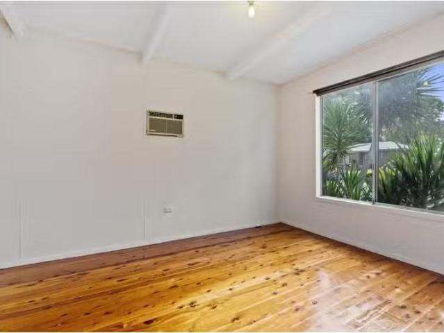 Cheap 71 Brudenell Avenue, Leumeah House for rent Listed by L.