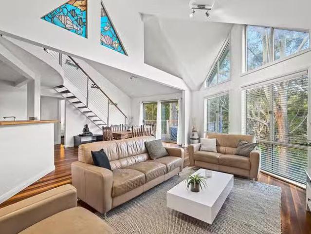 Deal! 71 Lake Shore Drive, North Avoca, NSW 2260