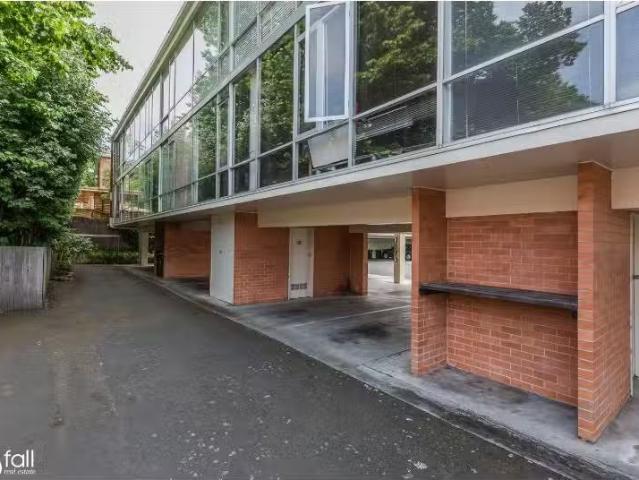 Cozy 7/1 Plimsoll Place, SANDY BAY Apartment for rent Listed.