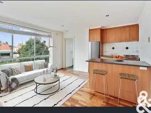 Cozy 7/1 Trenoweth Street, Brunswick West, VIC 3055