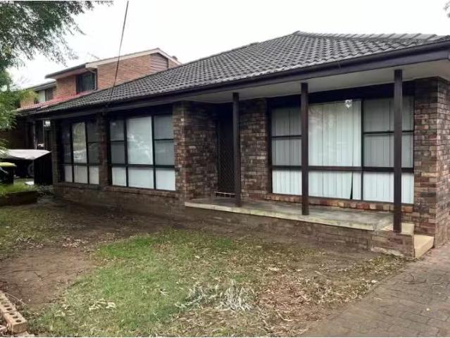 Nice 7 Carinda Street, Ingleburn House for rent Listed by Lea.