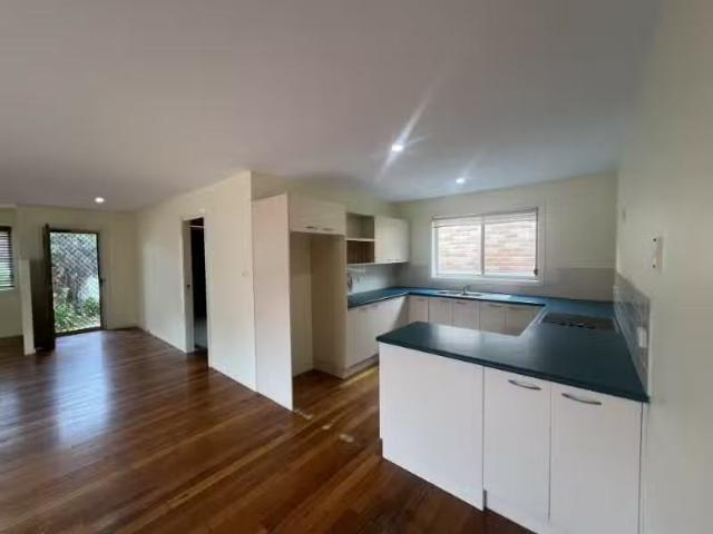 Cheap 7 Admiral Close, SALAMANDER BAY House for rent Listed b.