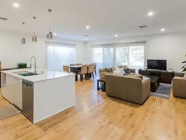 Deal! 7 Bentham Rise, Wellard, WA 6170
