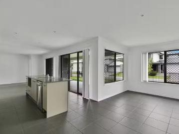 Nice 7 Lauren Cct, Brighton QLD 4017