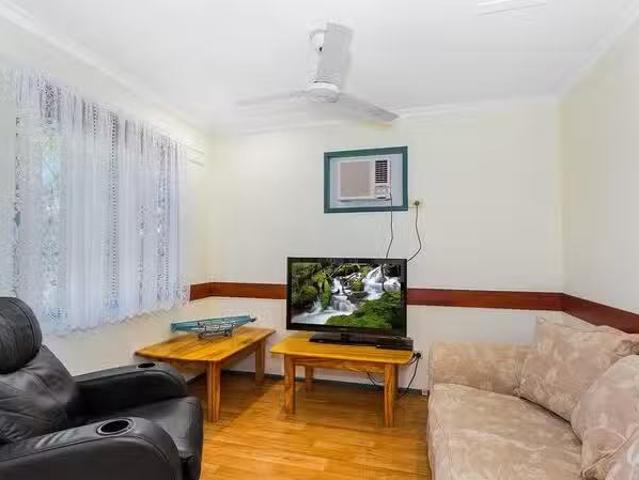 Just in! 7 Lalina Avenue, Tweed Heads West, NSW 2485