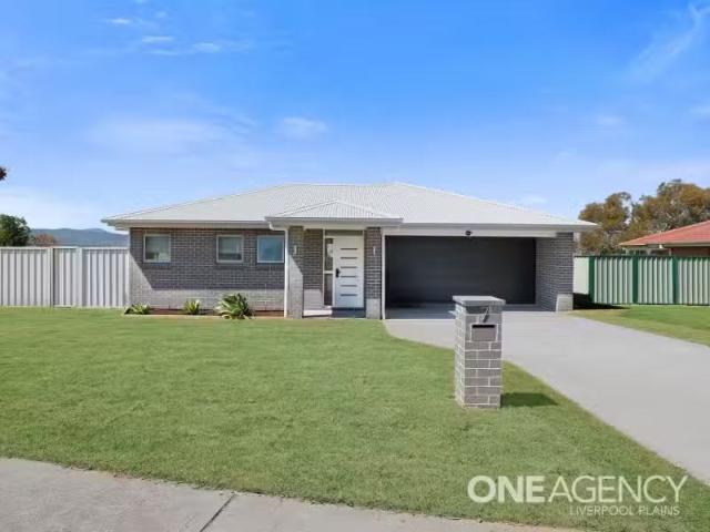 New 7 Morning View Close, QUIRINDI House for rent Listed by E.