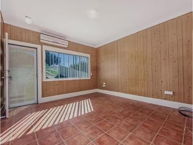 Deal! 7 Malcolm Avenue, CRINGILA House for rent Listed by The.