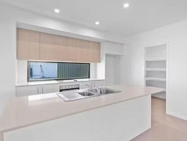 Charming 7 Miners Place, Southside, QLD 4570