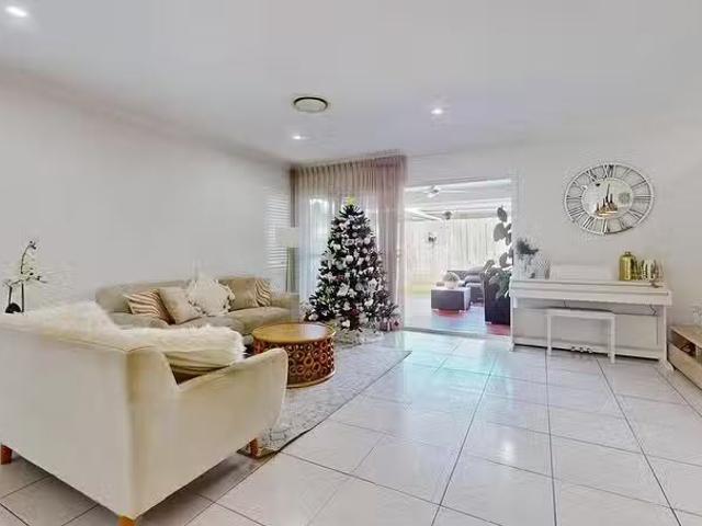 Deal! 7 Pallara Avenue, Pallara, QLD 4110