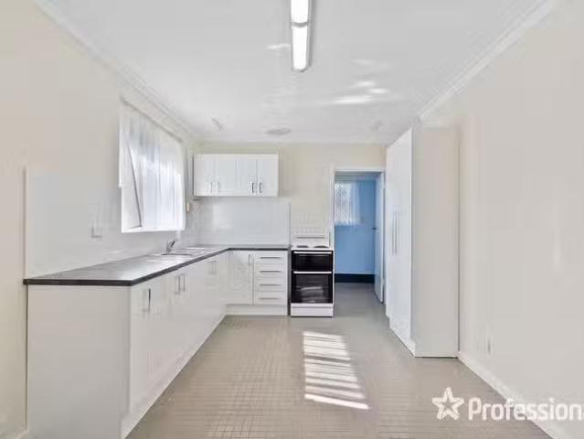 Deal! 7 Robertson Street, Hazelmere, WA 6055