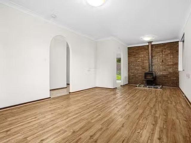 Charming 7 Riggs Place, Parmelia, WA 6167