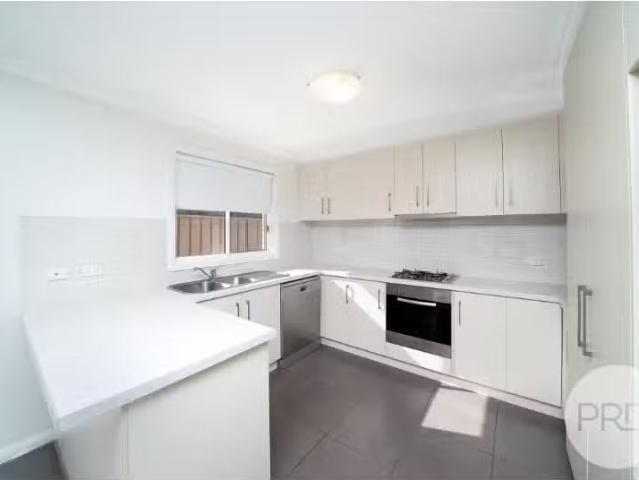 Unique 7 Wilton St, Bourkelands House for rent Listed by Marn.