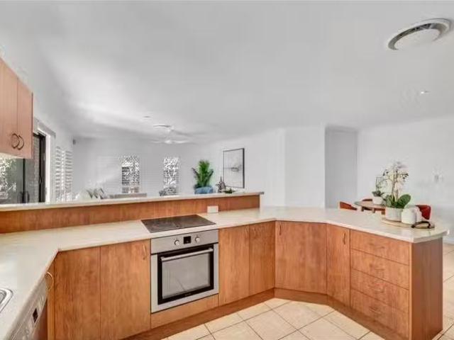 Cozy 7 Trinity Close, Forest Lake, QLD 4078