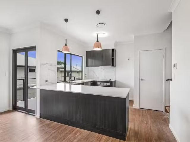 Just in! 8/50 Richmond Road, Morningside Townhouse for rent L.