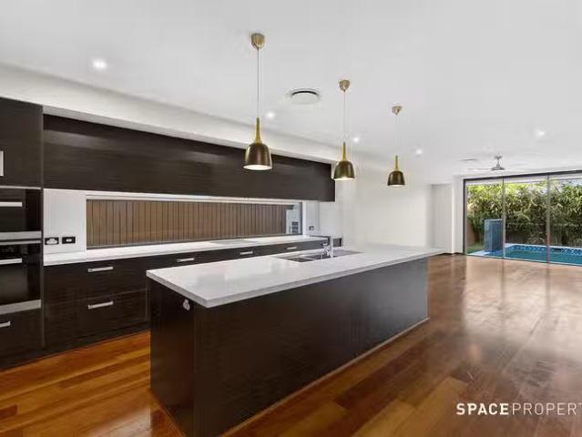 For Rent! 85 Eighth Avenue, St Lucia, QLD 4067