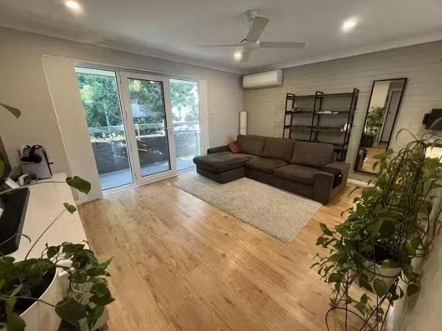 Deal! 8/5 Welshpool Road, St James, WA 6102