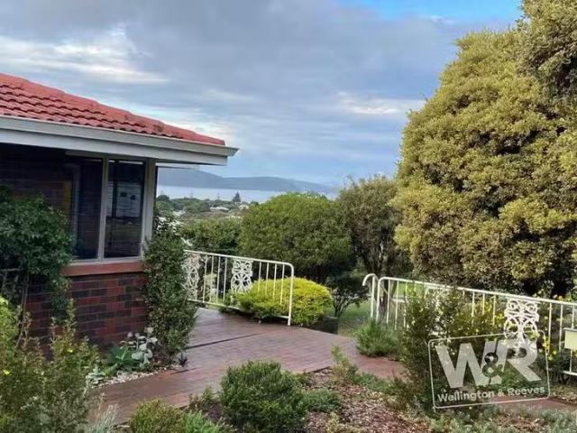 Cozy 86 Wylie Crescent, Middleton Beach, WA 6330