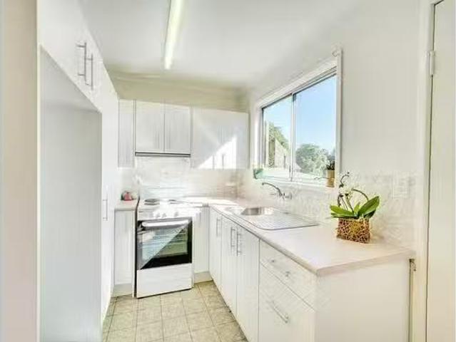 Cheap 87 Redbank Plains Road, Goodna, QLD 4300