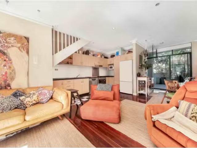 Deal! 8/12 18 Wood Street, Forest Lodge Townhouse for rent Li.