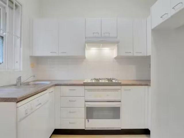 For Rent! 8/142 Warners Avenue, BONDI BEACH Apartment for rent.