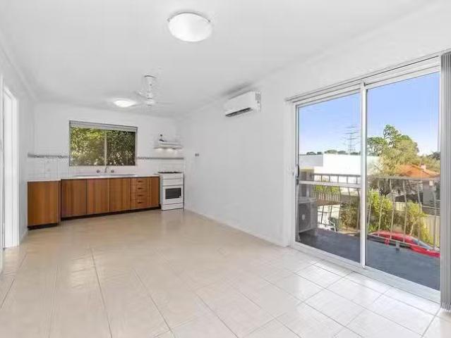 Just in! 8/169 Hubert Street, East Victoria Park, WA 6101