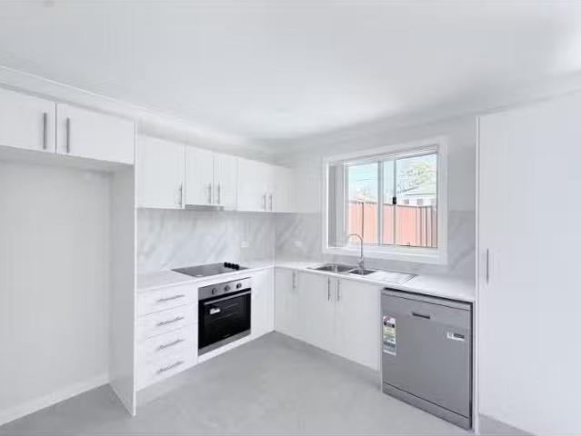 Unique 81a Torres Crescent, Whalan House for rent Listed by E.