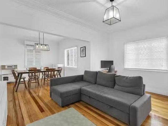 Charming 823 Oxley Road, Corinda, QLD 4075