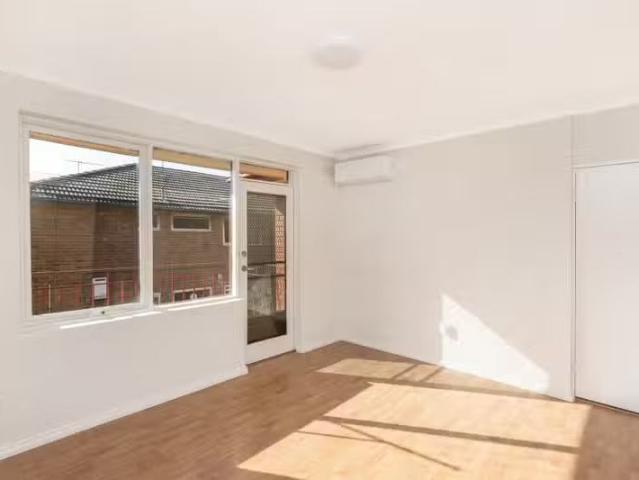 New 8/38 Bishop St, Kingsville VIC 3012