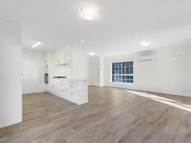 Rental! 8 Beverley Road, WYNNUM WEST, QLD 4178 House for Rent