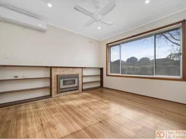 Deal! 8 Bruce Street, Queanbeyan House for rent Listed by Pro.