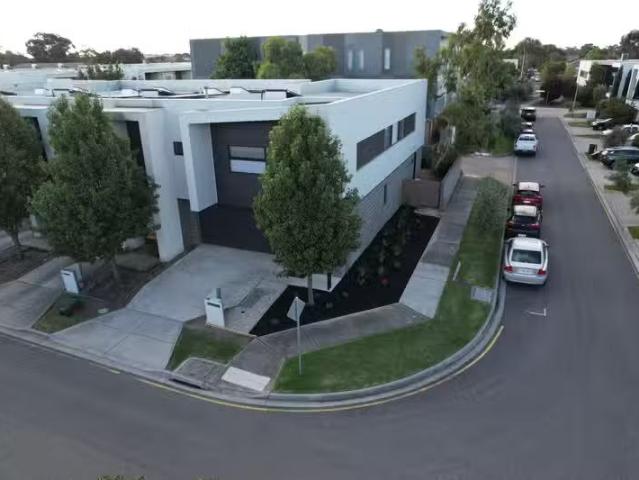 Charming 8 Kosa Avenue, Sunshine West VIC 3020