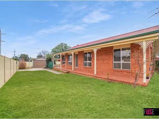 Unique 8 Hazel Street, OAKS ESTATE House for rent Listed by Z.