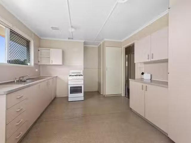 Rental! 8 Hampton Street, Newtown, QLD 4350