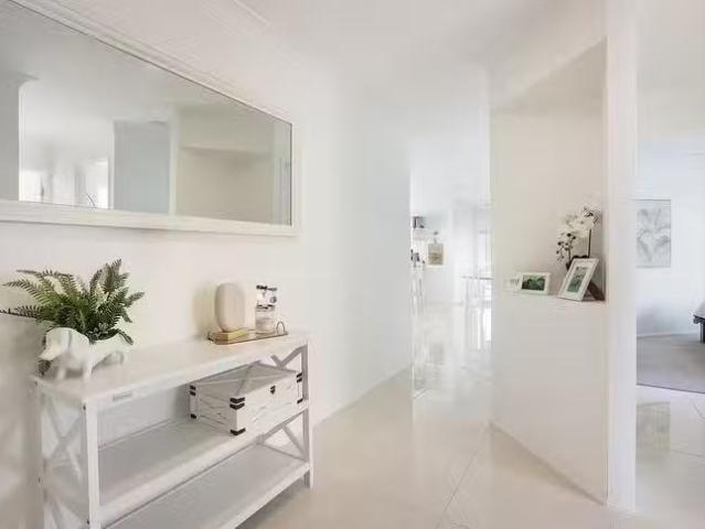 Cozy 8 Harrow Place, Arundel, QLD 4214