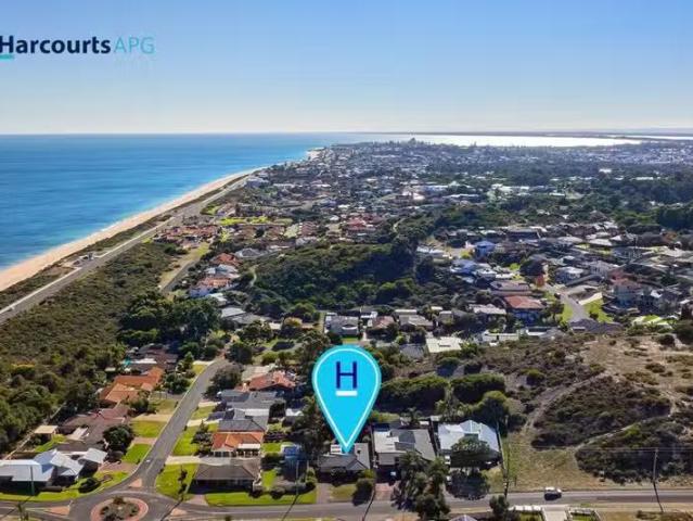 For Rent! 8 Hastie Street, SOUTH BUNBURY, WA 6230 House for.